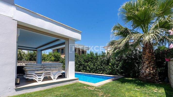 Detached Villa with Pool Close to Amenities in Alaçatı Çeşme