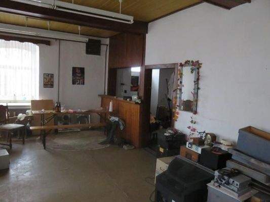 EG:Großer Gastraum mit Tresen