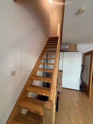 Treppe zur oberen Ebene