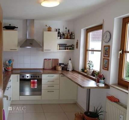 Tageslichtküche mit viel Platz für Kochgenuss