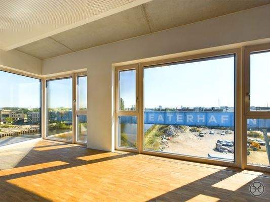 CAM02666G0-PR0034-STILL023