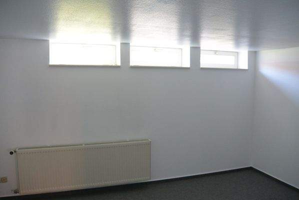  Weiteres Büro im hinteren Bereich der Einheit