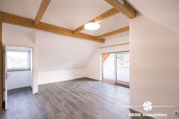 Schlafzimmer MAIS-Wohnung mit Balkon