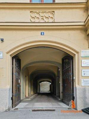 Zugang zu den Wohnungen des Mehrparteienhauses