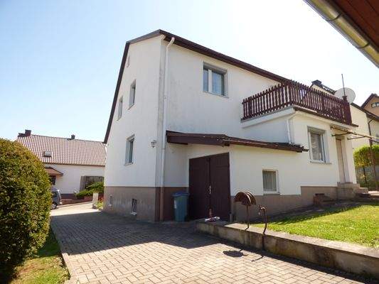 rückwärtige Ansicht mit Zugang zum Keller