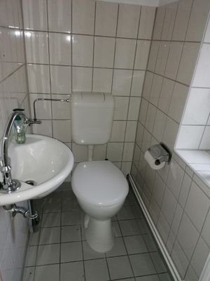 Toilette im Zwischengeschoss