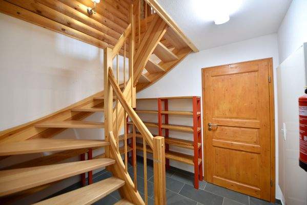 Treppe zum Untergeschoss