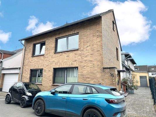 Hausansicht Vorderseite Zweifamilienhaus