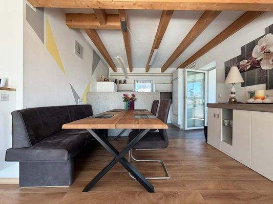 EG Essbereich: Gemeinsame Mahlzeiten finden hier ihren festen Platz im Alltag