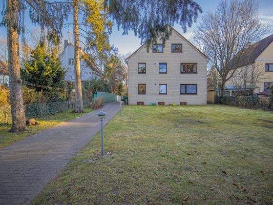 Grundstück rückwärtig