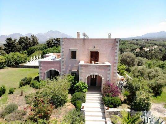 Traditionelle Steinvilla bei Plevriana auf Kreta m