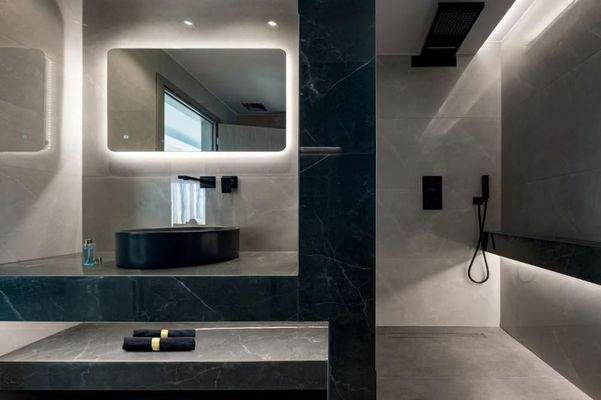 Kreta, Agios Onoufrios: Elegante Villa aus weißem Stein mit Meerblick zu verkaufen