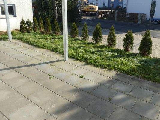 Stellplatz vor der Terrasse