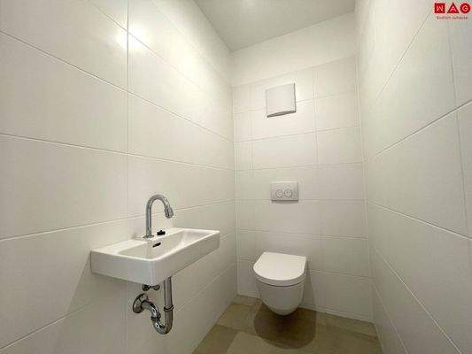 WC mit Handwaschbecken