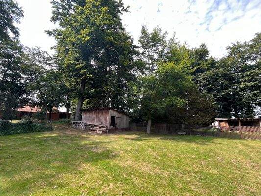 Garten mit Hühnerhaus