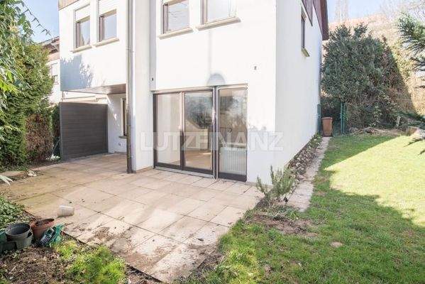 Terrasse mit Garten.jpg