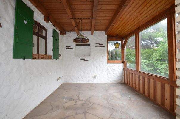 Freisitz hinter Garage