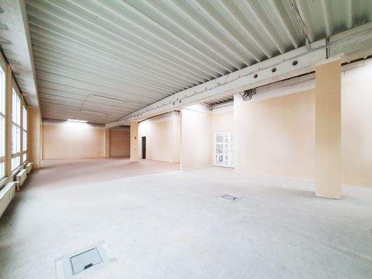 Nord 1.5 OG Bereich zwischen Fensterfront Innenhof und Eingangsbereich 2