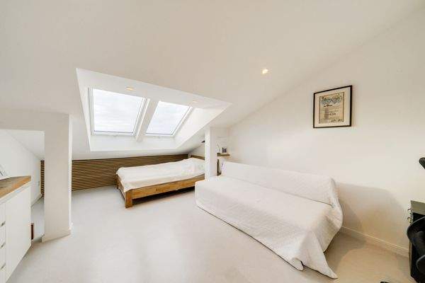 Kinderzimmer mit Panoramafenster