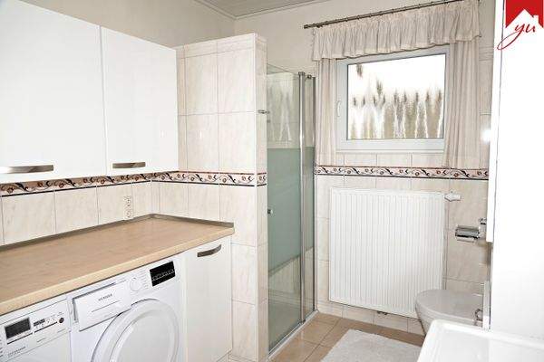 Badezimmer mit Dusche