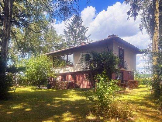 Seiten-/Rückansicht Haus