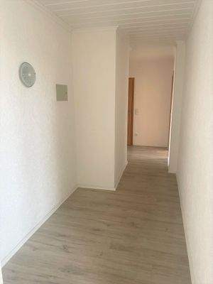 Flur mit Blick in den Schlafbereich 