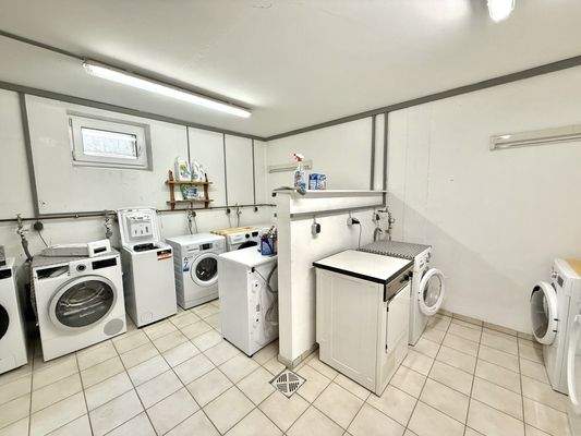 eigenen Waschmaschinen- und Trocknerplatz