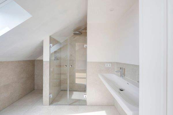 Duschbad im Dachgeschoss