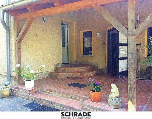 Hier gehts ins Haus und ins Nebengebäude