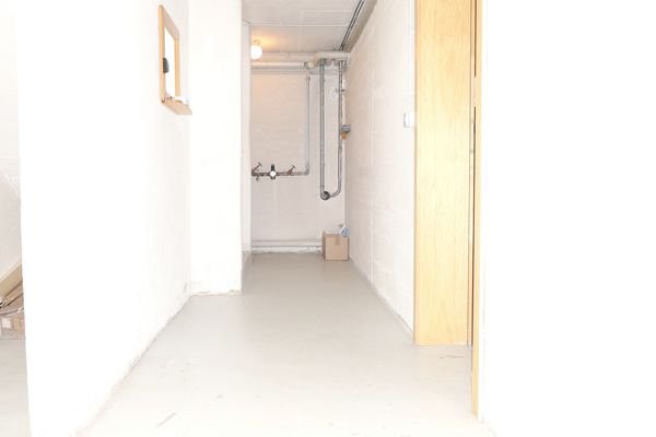 34-Kellerflur-zur-Garage