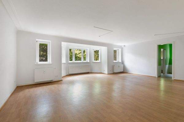 Wohnung Souterrain super belichtet