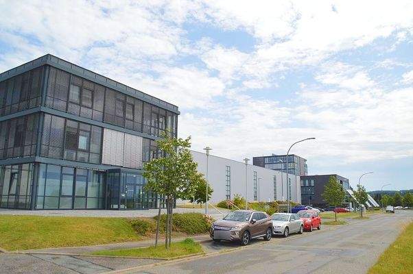 Bürogebäude 3, Halle 1