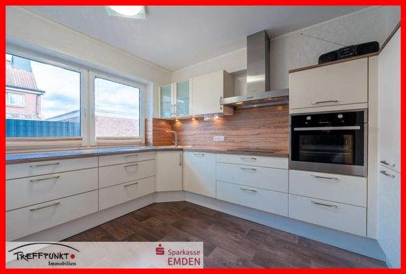 Küche mit Einbauküche