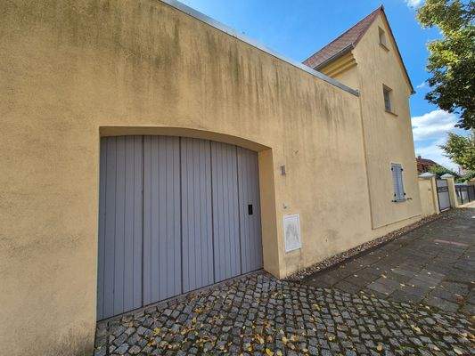 Straßenansicht / Einfahrt 