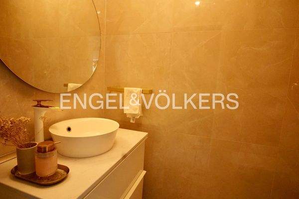 Stilvolles Gäste-WC im Erdgeschoss