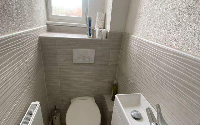 Zimmer mieten in Esslingen für Zeitwohnen möbliert Zimmer 2  wc.jpeg