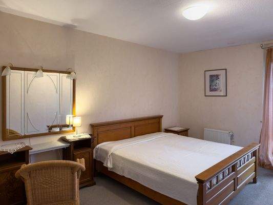 Linkes Schlafzimmer OG