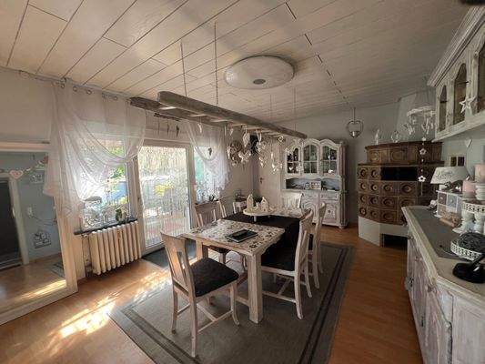 Esszimmer mit Zugang Terrasse/Garten