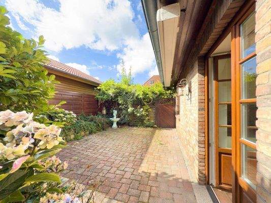 Terrasse West vor der Küche 