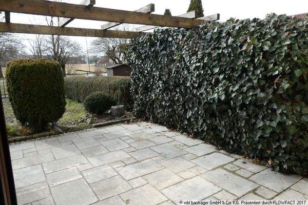 Große Terrasse mit Pergola