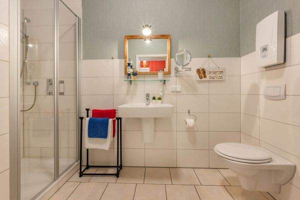 19-badezimmer1-schloss am meer-we1-meerflair-immob