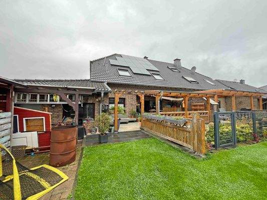 Rückansicht und Garten