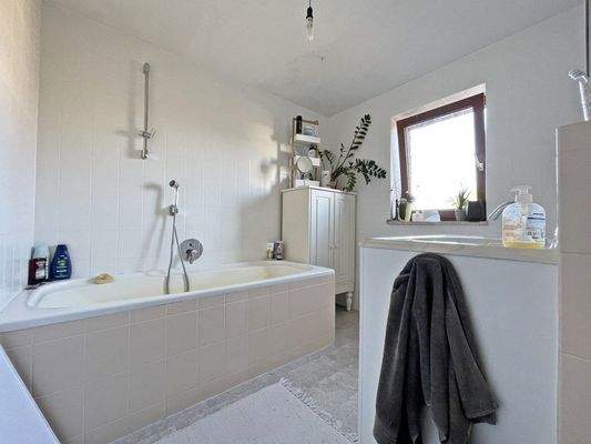 Bad Obergeschoss (1).jpg