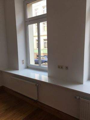 Die Fensterbank inkl. TV-Stellplatz