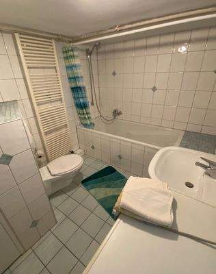 Badezimmer im Untergeschoss