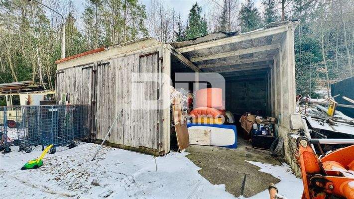 Nebengebäude 3x Garage