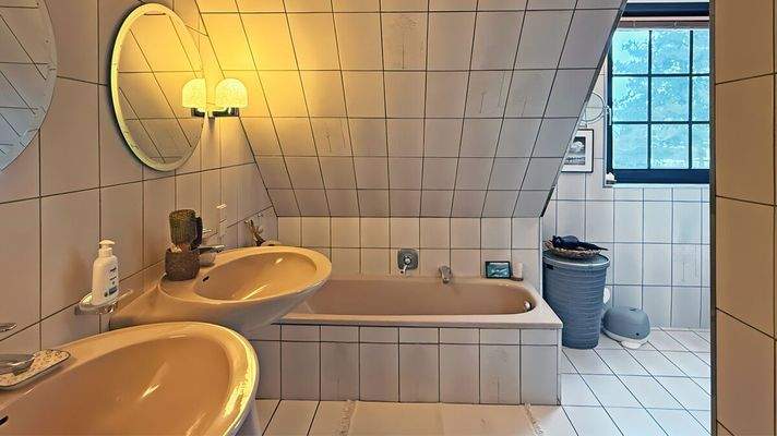 Badezimmer (Dachgeschoss)
