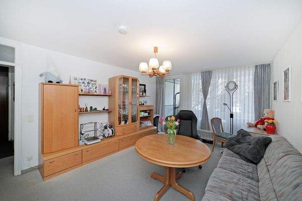 Geräumiges Wohnzimmer