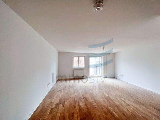 Zimmer mit Balkonzugang