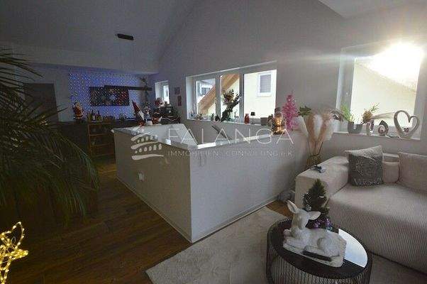 Wohn-Essbereich und offene Ku╠êche DG